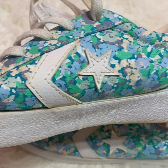 Converse Shoes - Picture 3 of 7